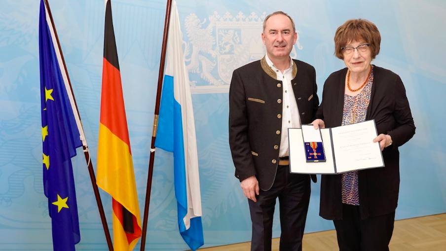 
		Staatsminister Hubert Aiwanger und pme-Gründerin Gisela Erler
	