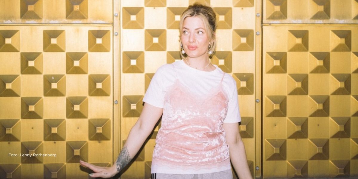 zu sehen ist die Autorin Angelina Boerger