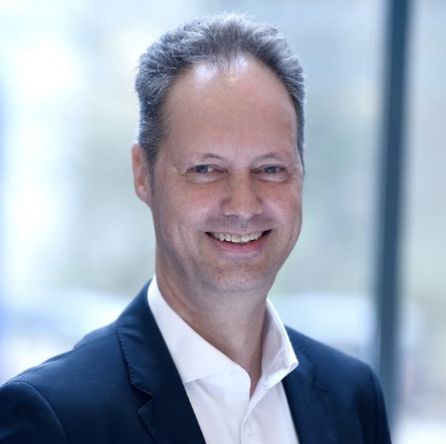JAN SIEMERS Head of SOCIAL, Beiersdorf